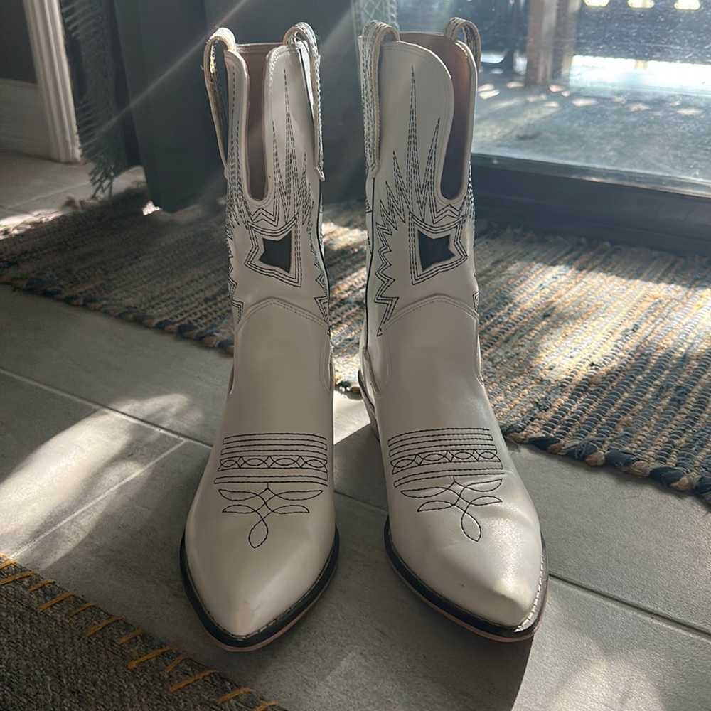 White cowgirl boots